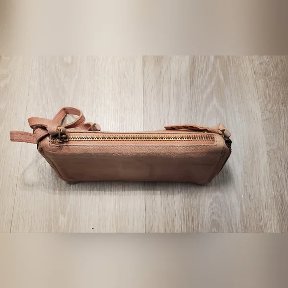 Free People Vegan Wallet Distressed - Picture 5 of 8